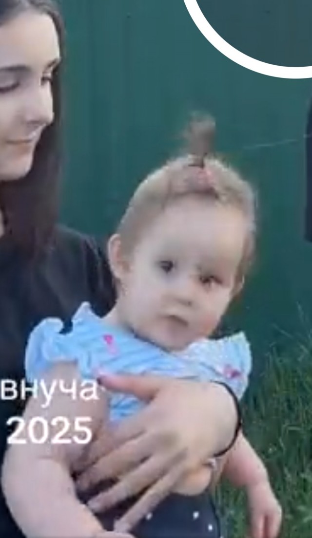 Бабушка, дочь, внучка и зять