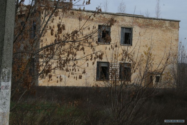 Заброшенная танковая база.