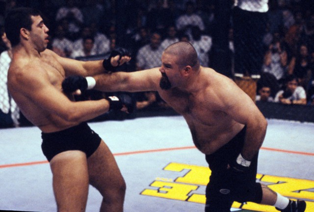 Бывший боец UFC предложил выйти на ринг девушке