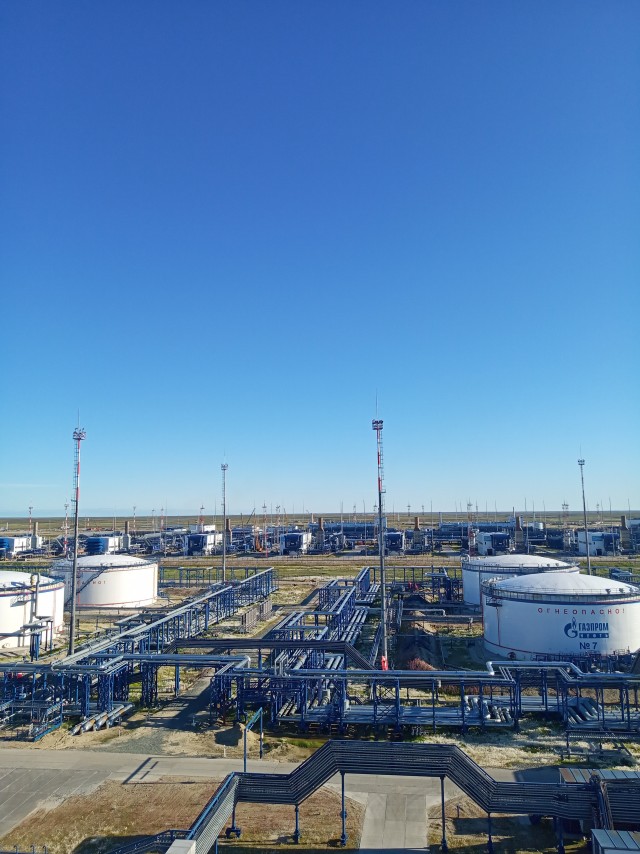С Днём нефтяника!