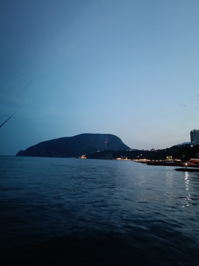 На море
