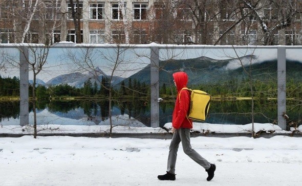 Дворники массово решили стать курьерами