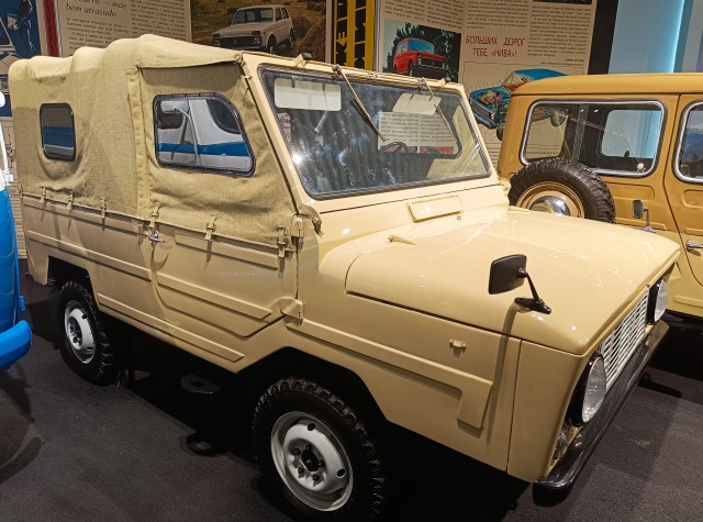 Фотохроника "загнивающего совка". Часть 11. Советские автомобили