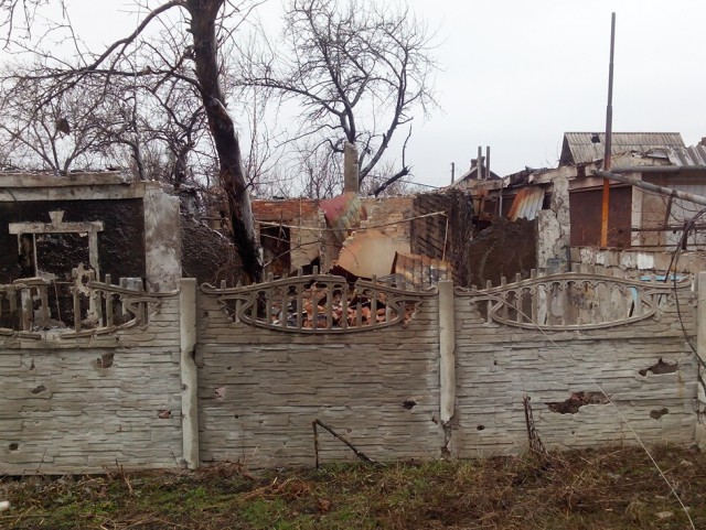 Октябрь 2015. Пригород Донецка пос. Октябрьский