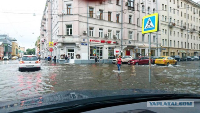 Москва, центр, 22.07.2016. После ливня