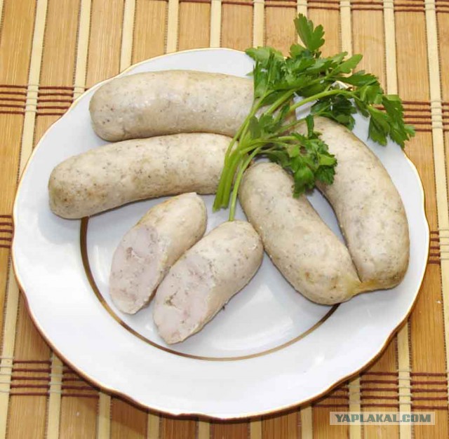 Колбаски белые, куриные. Просто и доступно.