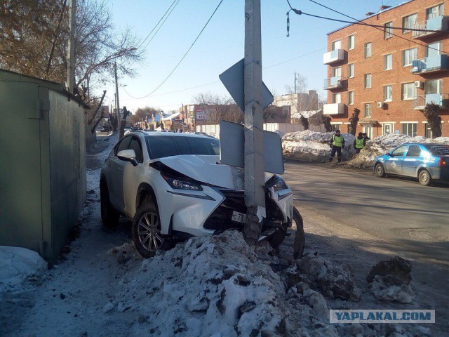 Угнанный в Омске «Лексус» принадлежит дочке начальника полиции