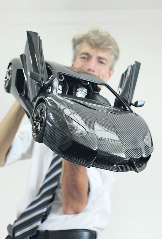 Lamborghini Aventador в масштабе 1:8