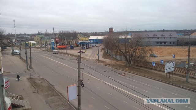 Давайте фото у кого какой вид из окна на оживленные улицы городов в настоящий момент