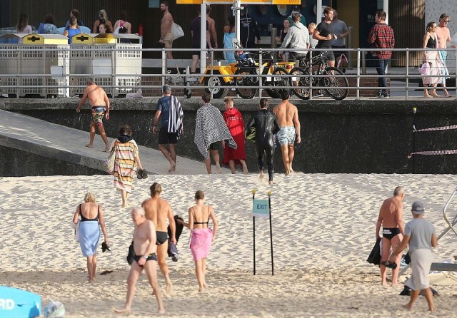 Сиднейский пляж Бонди спустя месяц вновь открыт