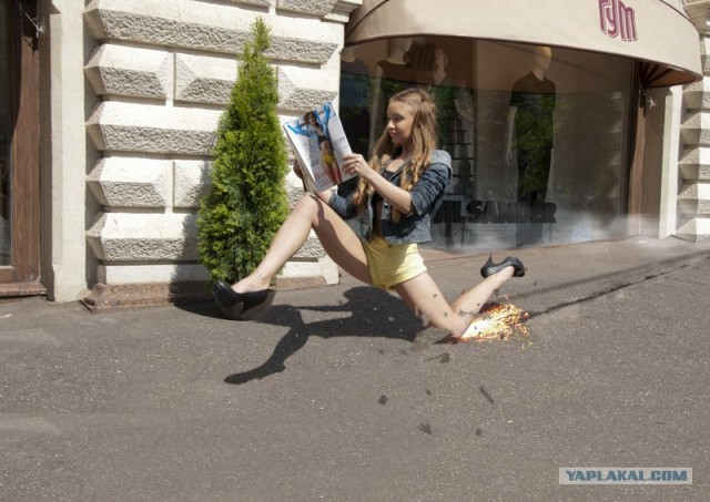 Фотожаба: Читает журнал на лету