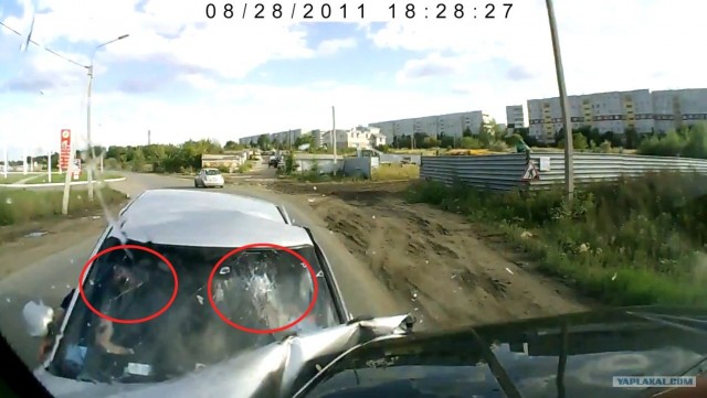 Ровненько так лоб в лоб...