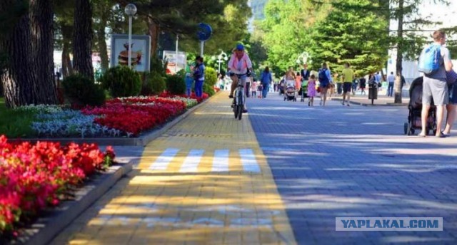 В Сочи мужчина на электросамокате сбил двухлетнего ребёнка