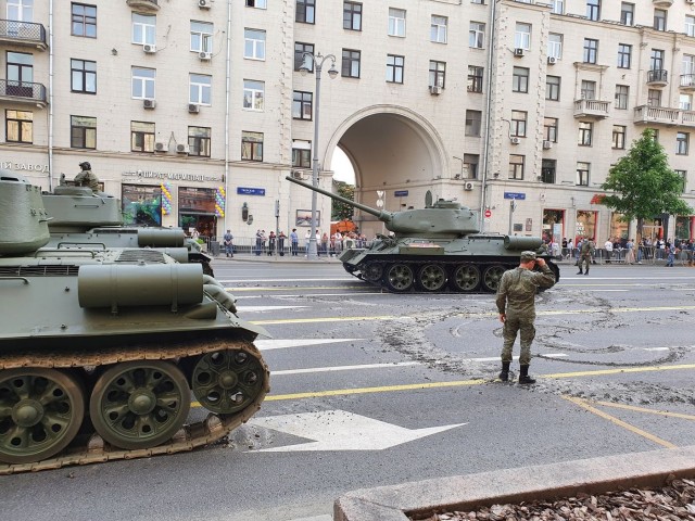Дрифт танка в Мариуполе