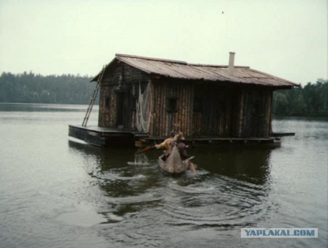 Дача на воде: друзья построили плавающий дом под Минском