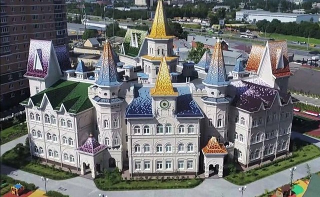 Ученики Carmel High School (штат Индиана) показали свою школу