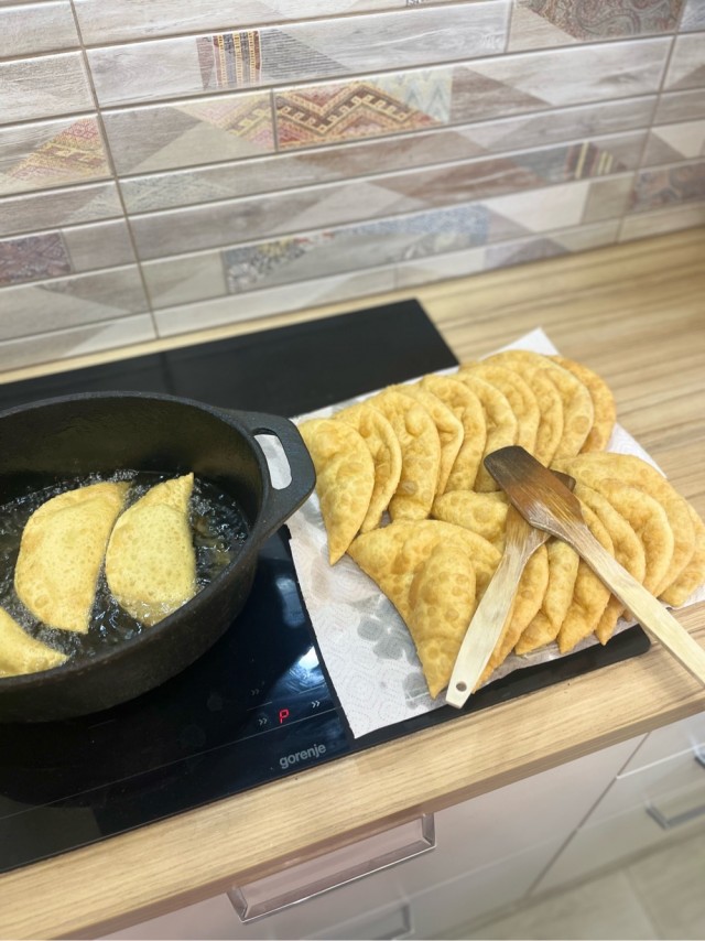 Может, чебуреков намутим?