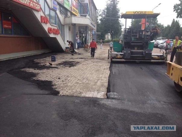 Ноахау. Вначале кладем плитку, а потом асфальт.