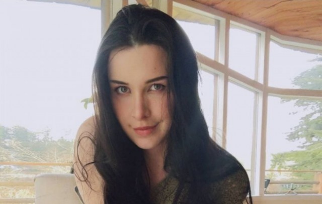 Онлифанщица Аэлла пообещала $100 тысяч тому, кто найдёт ей мужа