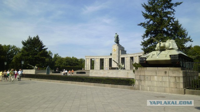 Во Франции осквернен памятник