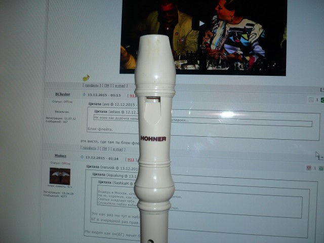 БГ поет в метро