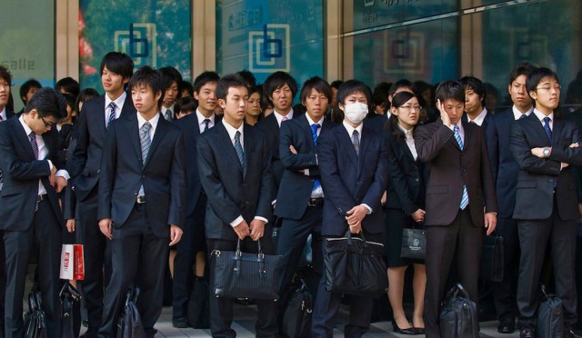 Японское правительство обнаружило «беспокоящее» количество молодых девственников