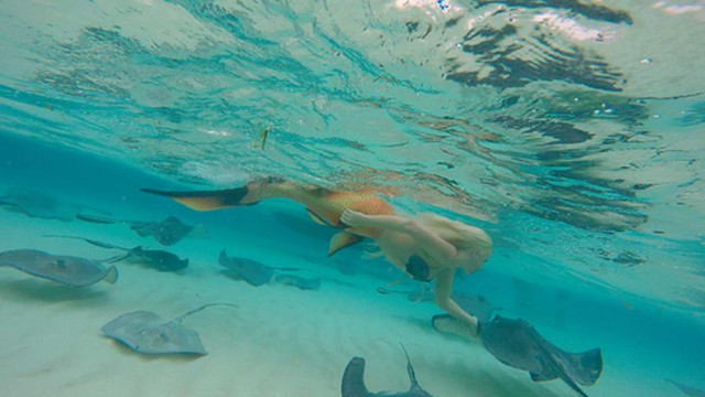 Девочки разные под водой