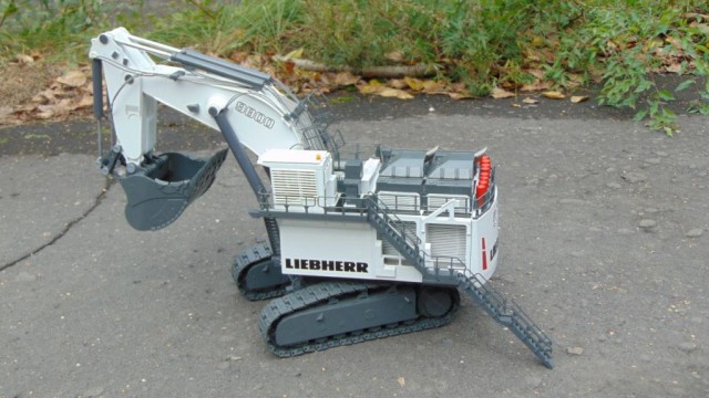 LIEBHERR R9800 Радиоуправляемая дилерская модель экскаватора в 50 масштабе