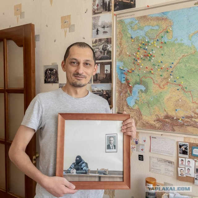 Фотограф Дмитрий Марков продал за 2 млн рублей снимок, ставший символом преследования Алексея Навального
