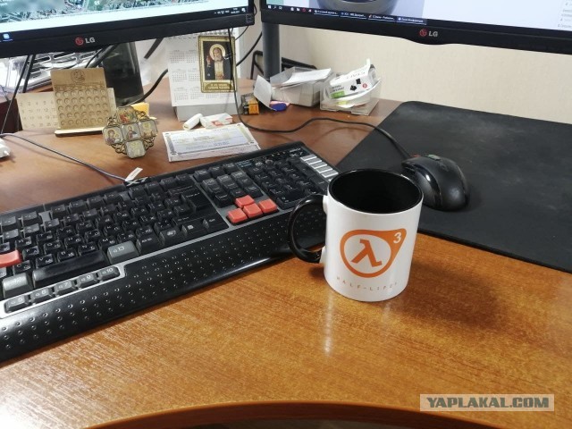 А из какой кружки вы пьёте на работе?