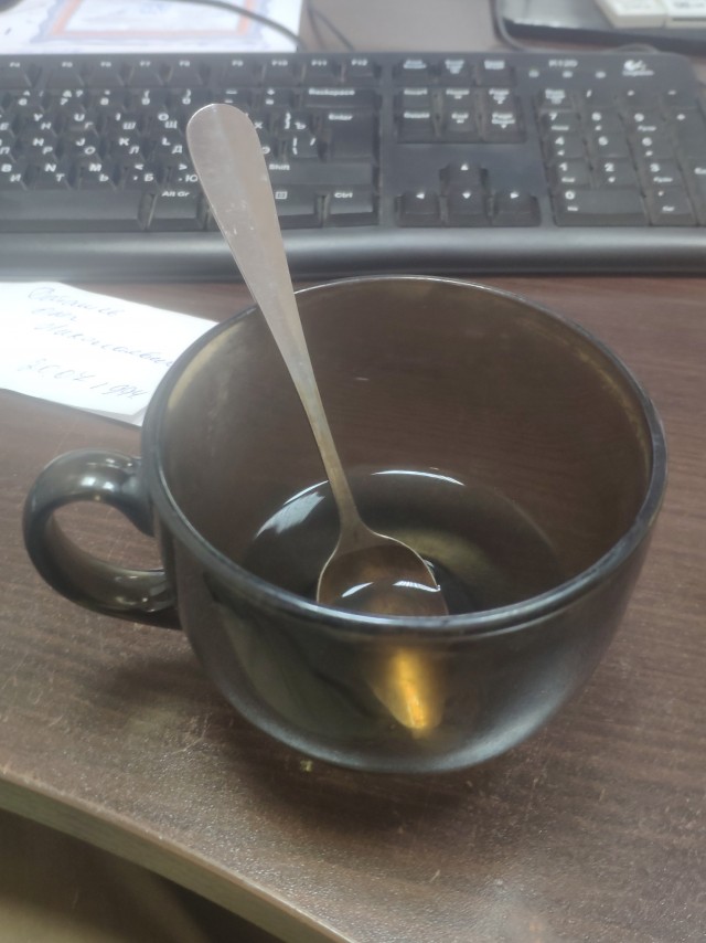 А из какой кружки вы пьёте на работе?