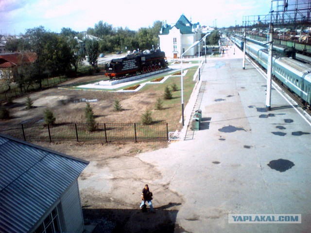 Памятник паровозу