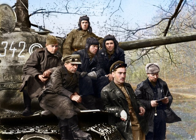 Фотографии связанных с историей Красной и Советской Армии.