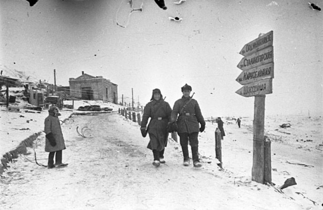 Ровно 80 лет назад фельдмаршал Паулюс, командующий 6-ой армией под Сталинградом, сдался в плен
