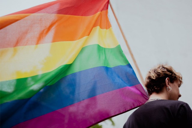 Представители ЛГБТ потребовали дать им доступ к ядерному оружию