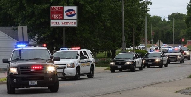 Американские полицейские прощаются с верным другом