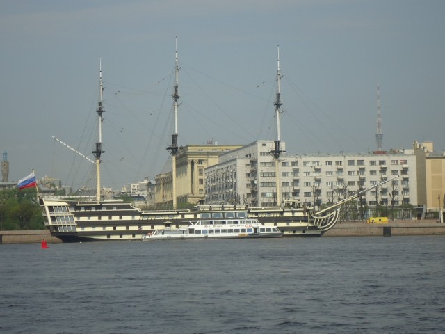 По рекам и каналам Петербурга