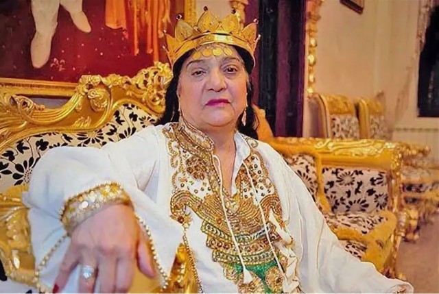 Кому рыжья с брюликами?