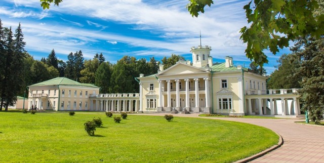 Давно забытый отдых рабочих в СССР - однодневный пансионат.