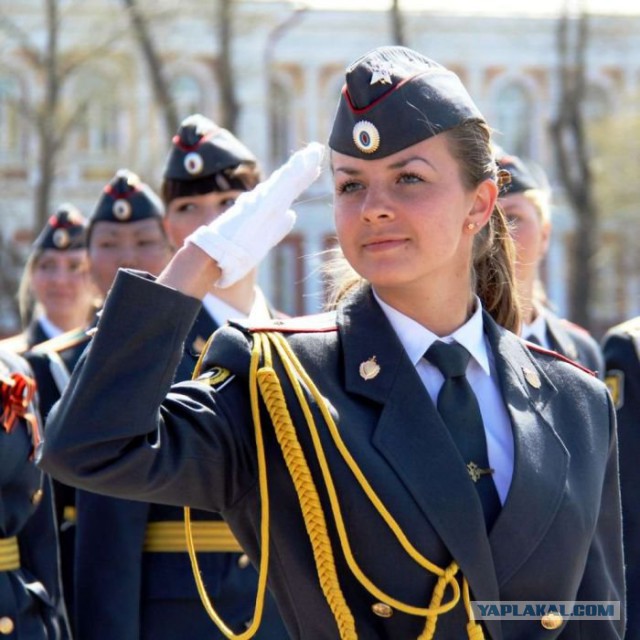 Лица девушек из российской полиции
