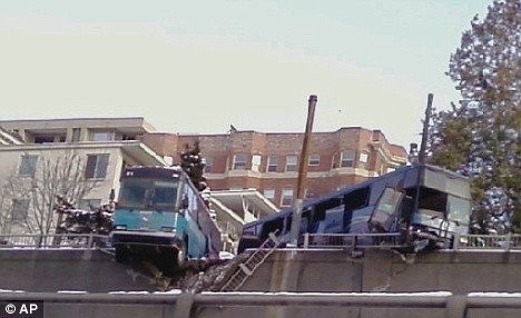 Опасный гололед (3 фото)