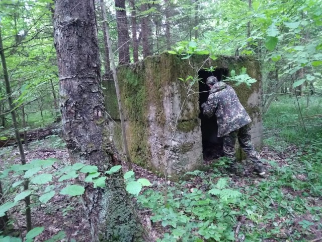 Загадочный бункер в глухом лесу. Необычные находки!