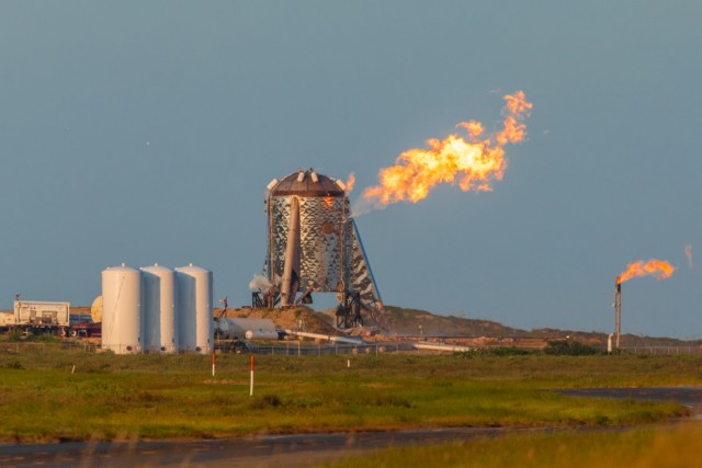 Космический корабль SpaceX загорелся во время запуска