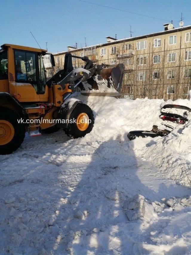 Конец зимы радует коммунальщиков Мурманска "подснежниками"