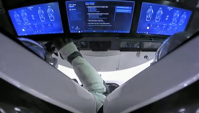 Прямая трансляция пилотируемого запуска SpaceX Crew Dragon