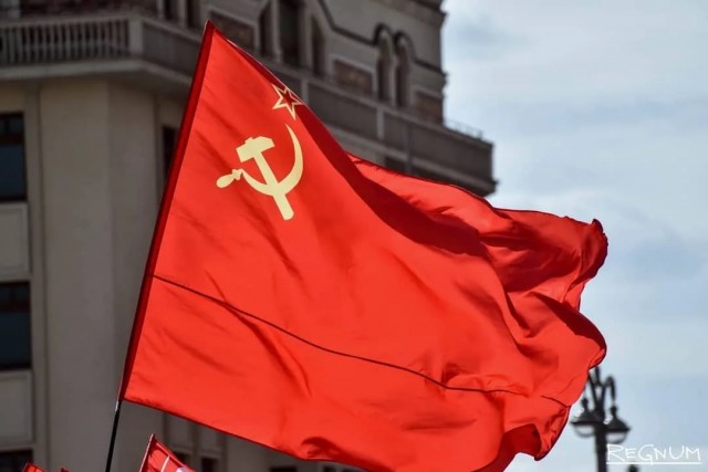 Официального значения цветов российского триколора нет