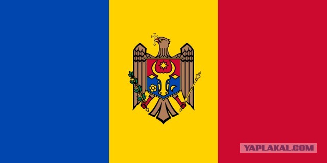 Море цветов принесли к Вечному огню в Кишиневе — советским воинам, павшим в боях за освобождение Молдавии от фашистских захватчиков.
