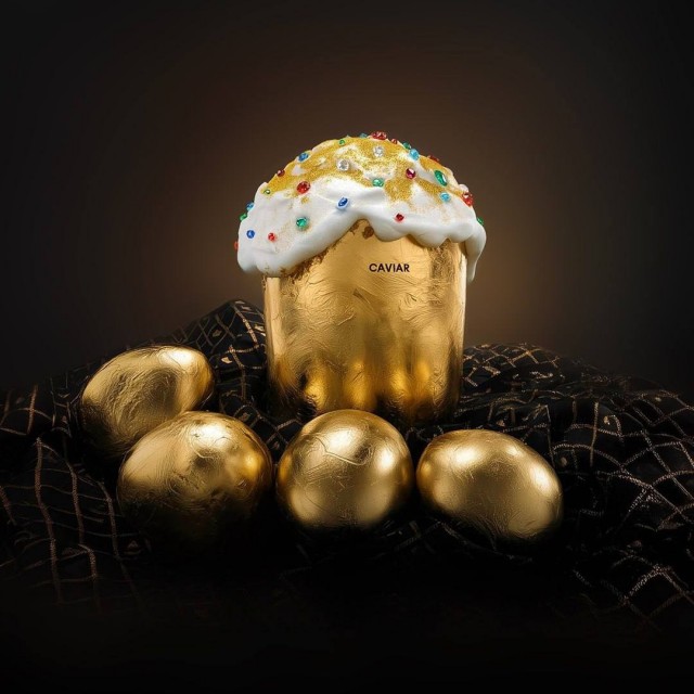 Золотой кулич, стоимостью 2 700 000 рублей появился в России.