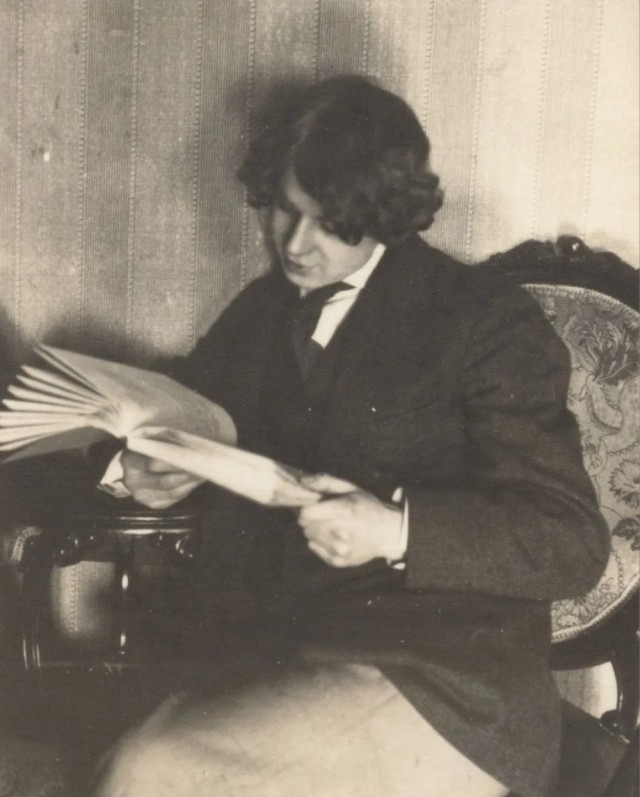 Поэт Сергей Есенин