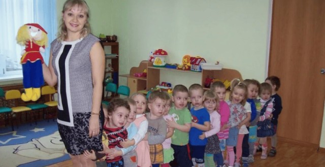 "Работаю на износ". 3 года работаю воспитателем в саду и я не понимаю, как можно прожить на эти деньги? Честно о своем опыте